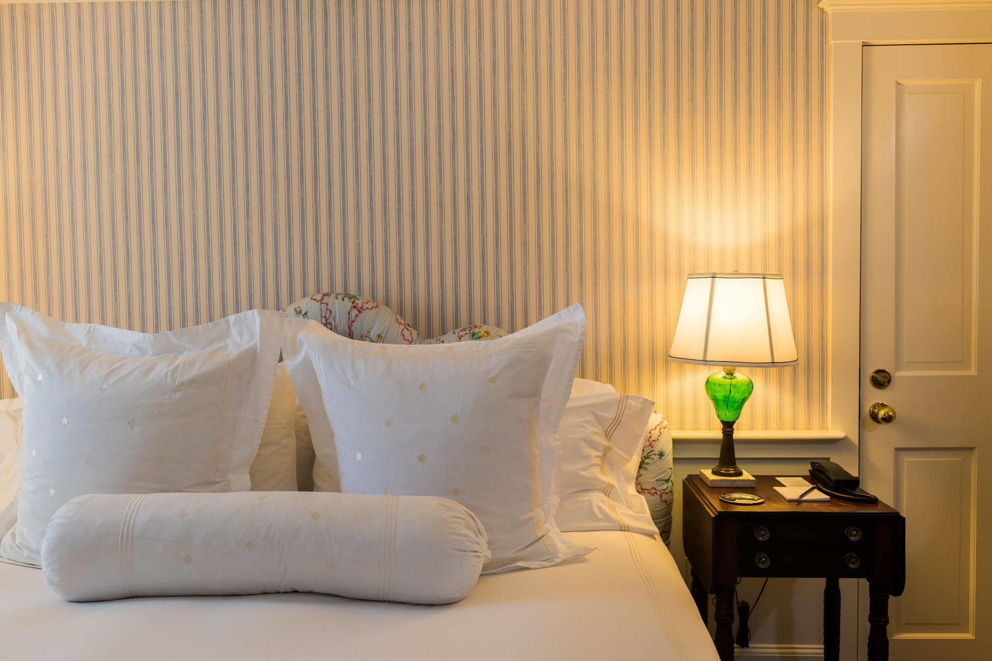 Hob Knob Hotel Едгартаун Екстериор снимка